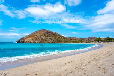 Beyaz kum ile en iyi plajda güzel sahne, tropik ada Lombok okyanus koyun Mawun, hiçbir kişi ile tropik plaj