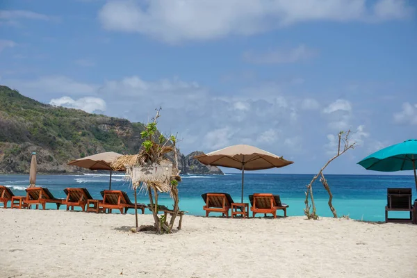 Beyaz kum ile en iyi plajda güzel sahne, tropik ada Lombok okyanus koyun Mawun, hiçbir kişi ile tropik plaj