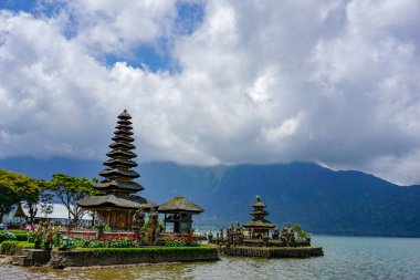 Pura Ulun Danu Bratan Bali adasında büyük bir Shivaite ve su tapınağı, Endonezya.