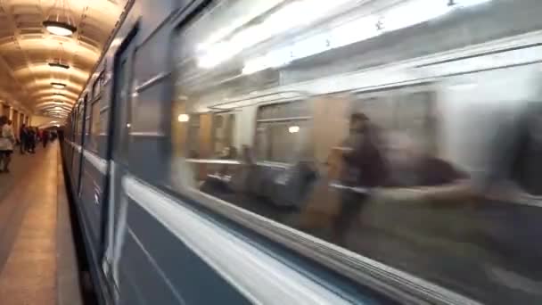 Moskva Rusko Květen 2019 Lidé Stojící Vlaku Metra Čekají Metro — Stock video