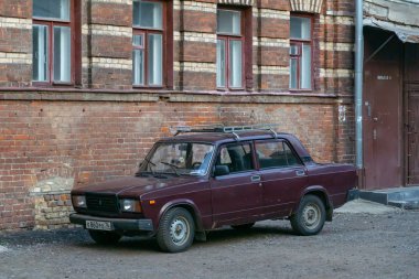 Moskova, Rusya - 04 Nisan 2019: Red Lada 1200 Fiat 124 tabanlı SSCB 1960'larda kompakt otomobil made in