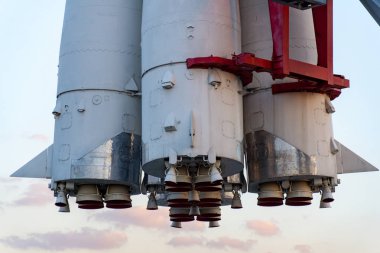 İlk uzay uçuşunda Yuri Gagarin tarafından kullanılan Vostok 1 roketinin ölçekli üretimi