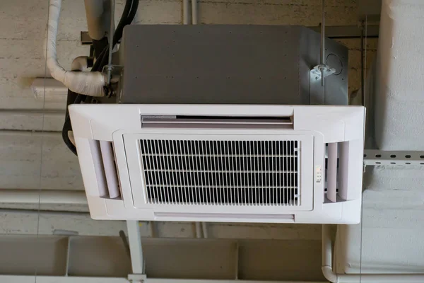 Klimatizační systém na stropě — Stock fotografie