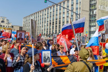 Moskova, Rusya - 9 Mayıs 2019: Zafer Bayramı'nda ölümsüz alay alayı.