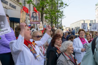 Moskova, Rusya - 9 Mayıs 2019: Zafer Bayramı'nda ölümsüz alay alayı.