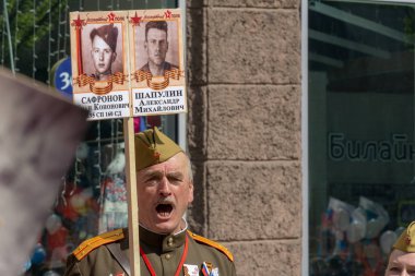 Moskova, Rusya - 9 Mayıs 2019: Zafer Bayramı'nda ölümsüz alay alayı.