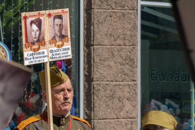 Moskova, Rusya - 9 Mayıs 2019: Zafer Bayramı'nda ölümsüz alay alayı.