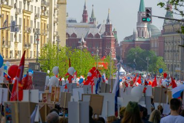 Moskova, Rusya - 9 Mayıs 2019: Zafer Bayramı'nda ölümsüz alay alayı.