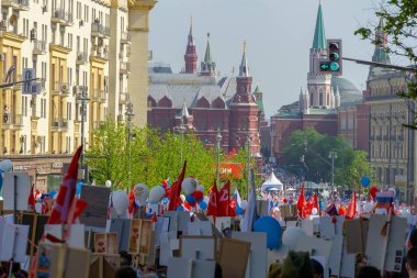 Moskova, Rusya - 9 Mayıs 2019: Zafer Bayramı'nda ölümsüz alay alayı.