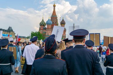 Moskova, Rusya - 9 Mayıs 2019: Zafer Bayramı'nda ölümsüz alay alayı.