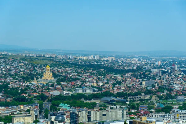 Vista de la Catedral de la Santísima Trinidad Tsminda Sameba en Tiflis —  Fotos de Stock