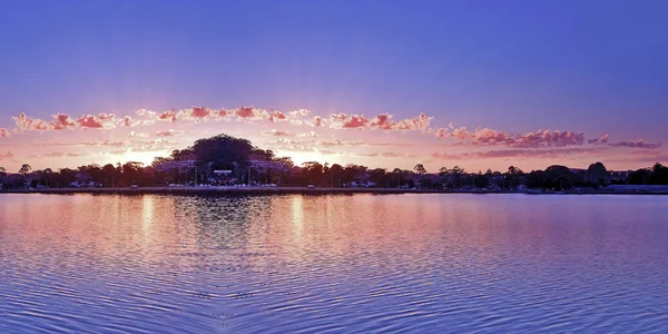 Jemný Růžový Mrak Modrá Obloha Panorama Seascape Přeháňky Východ Slunce — Stock fotografie