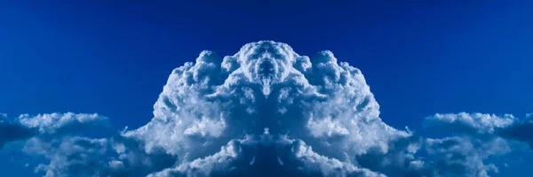 Magnifik Atmosfäriska Molnig Himmel Molnlandskap Med Whiteish Färgade Ovanliga Cumulonimbus — Stockfoto