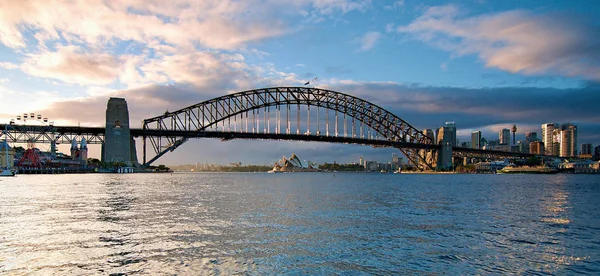 Sydney Harbour Bridge en City Panorama — Stockfoto