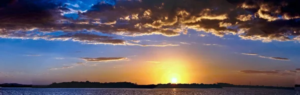 Cumulonimbus costa nublada Sunset Seascape. Países Bajos —  Fotos de Stock