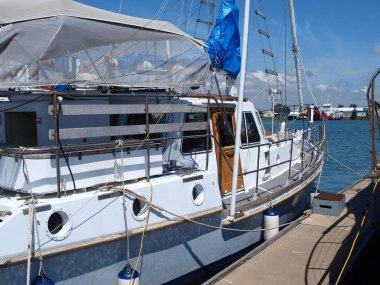 Gladstone Marina. Demirli tekne yakın çekim.