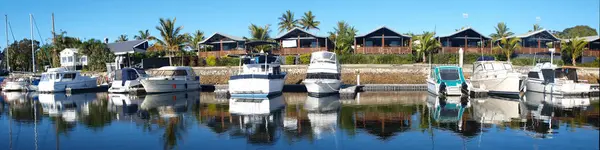 Tropical Marina Accommodation Panorama. Tin Can Bay. — Stock Photo, Image