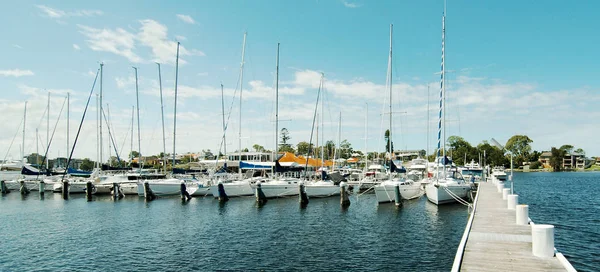 Wooden waterfront maritime marina/dock with boats. — Stock Photo, Image