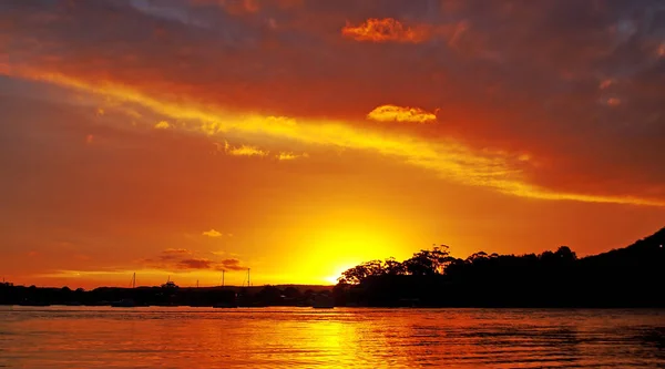 Gold and Orange coloured Nimbostratus cloudy coastal Sunset Seas — Stock Photo, Image