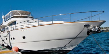 Spit Köprüsü Marina, Sydney, Avustralya 'da demirli süper motor yatı.