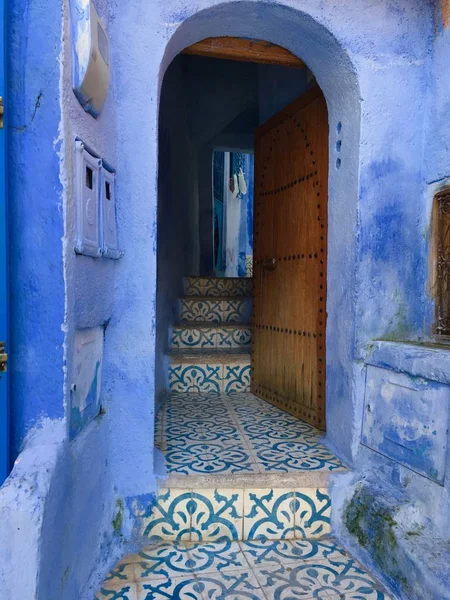 Open blue house of Allah (Maroc)