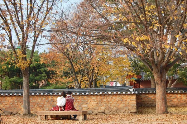 Hanok Village Jeonju Korea Południowa 2018 Womans Ubierz Hanbok Wewnątrz — Zdjęcie stockowe