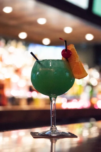 Green Alcoholic Cocktail Orange — Stock Photo, Image