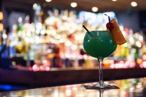 yeşil alkol midori kokteyli 