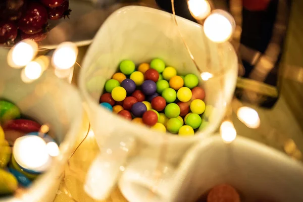 bardak Noel ışıkları ile pişirme için dekoratif şekerler