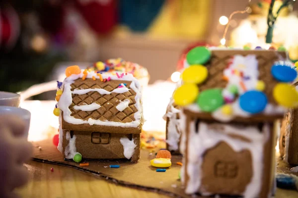 Gingerbread ev köyü dekore edilmiş