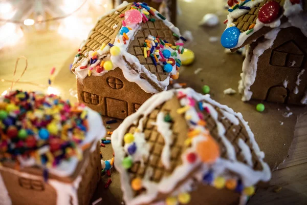 Gingerbread ev köyü dekore edilmiş