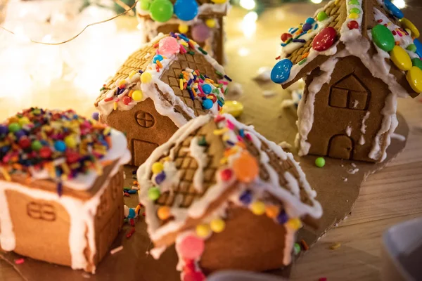 Gingerbread ev köyü dekore edilmiş