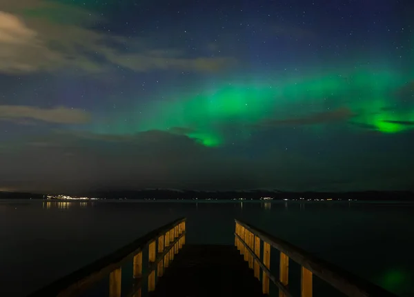 Zielony Zorza Polarna Nad Trondheimsfjorden Ranheim Obszar Trondheim Norwegia — Zdjęcie stockowe