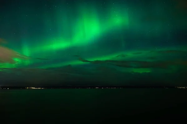 Zielony Zorza Polarna Nad Trondheimsfjorden Ranheim Obszar Trondheim Norwegia — Zdjęcie stockowe