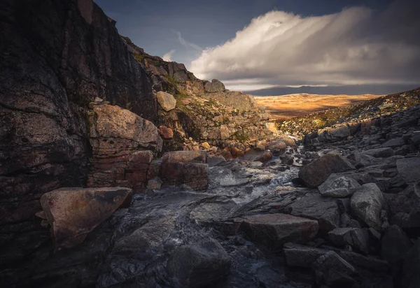 Paisaje Las Montañas Otoñales Sylan Noruega Cielo Nublado Horizonte Lejano —  Fotos de Stock