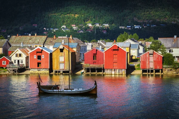 Wooden Boat River Mosjoen Colorful Old Harbor Buildings Norwegian Architecture — Stock Photo, Image