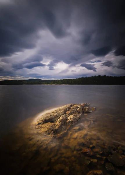 Gyönyörű Területe Foldsjoen Közelében Hommelvik Boreal Erdőket Folyókat Rock Vízben — Stock Fotó