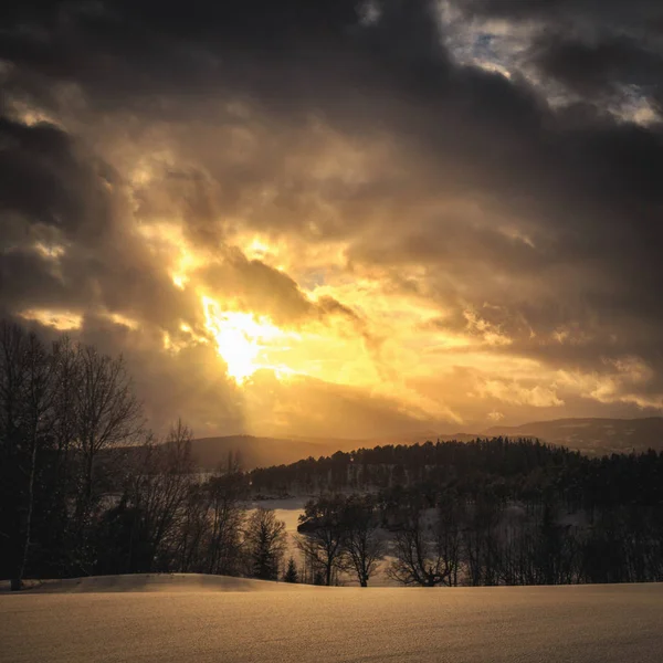Céu Por Sol Tempo Inverno Perto Lago Jonsvatnet Noruega Cobertura — Fotografia de Stock