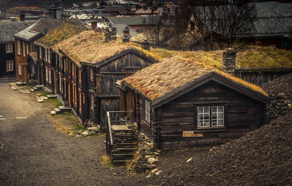 レーロースの古い部分 ユネスコからノルウェー鉱山の町 オリジナル木製北欧建築 — ストック写真