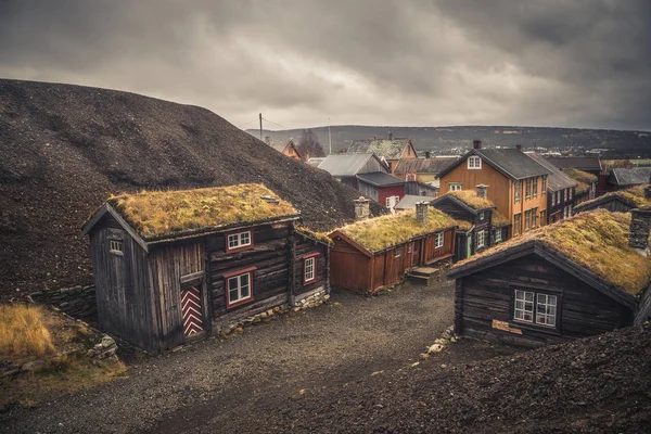 レーロースの古い部分 ユネスコからノルウェー鉱山の町 オリジナル木製北欧建築 — ストック写真