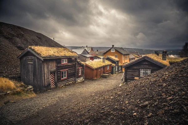 レーロースの古い部分 ユネスコからノルウェー鉱山の町 オリジナル木製北欧建築 — ストック写真