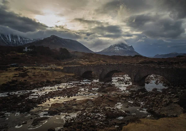 Antiguo Puente Piedra Sobre Río Sligachan Isla Skye Highlands Scotland —  Fotos de Stock