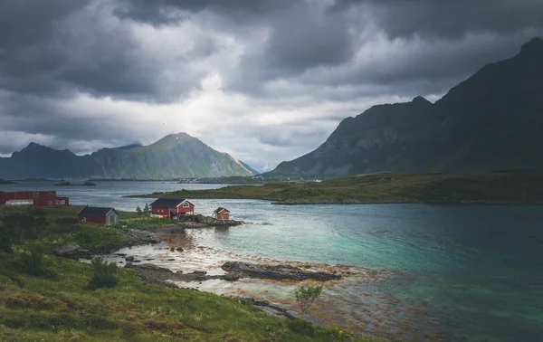 Deniz görünümü, Fredvang alan Lofoten Adaları'nda. Yaz zamanı.