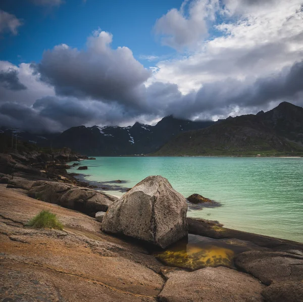 Lofoten 노르웨이에 Flakstadpollen만 해안의 — 스톡 사진