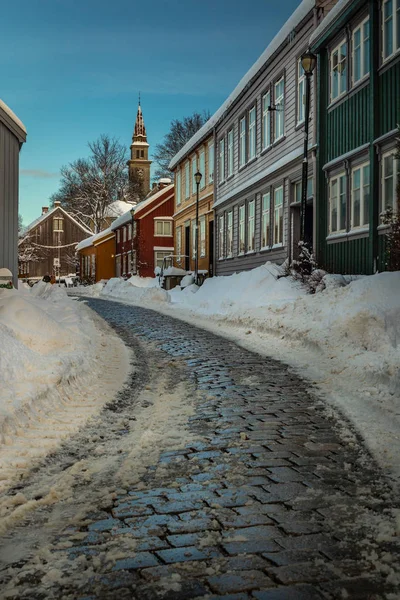 Baklandet Straße Unter Schnee Winterzeit Trondheim Norwegen Bunte Stadtgebäude Ursprüngliche — Stockfoto