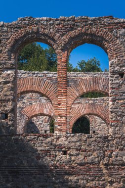 Antik kenti Butrint (Buthrotum) - Arnavutluk turistik cazibe. Yaz aylarında seyahat. Muhteşem taş mimarisi ile şaşırtıcı orijinal eski şehir.