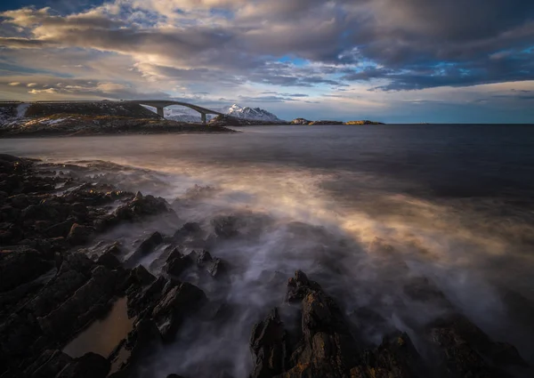 Costa Rochosa Pela Atlantic Ocean Road Noruega Longas Imagens Exposição — Fotografia de Stock