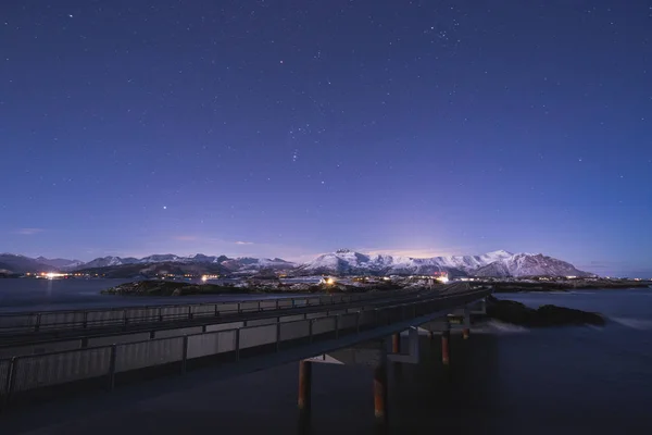 Noite Com Lua Vista Para Atlantic Ocean Road Atlanterhavsveien Noruega — Fotografia de Stock