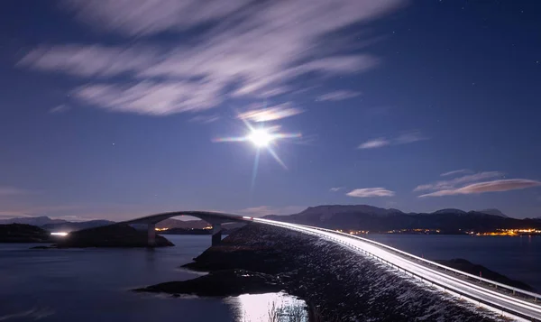 Natt Med Månen Och Syn Atlanterhavsveien Atlanterhavsveien Norge Vintern Landskap Stockfoto