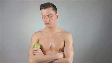 Diyet. İyi adam ve yeşil elma. Sağlıklı yaşam tarzı